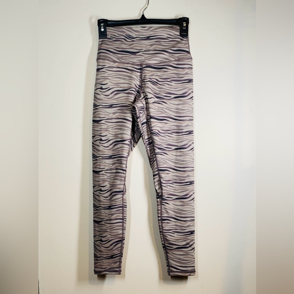 Sunzel Athletic Leggings in Shades of Gray and Purple sz 6  these are in good us